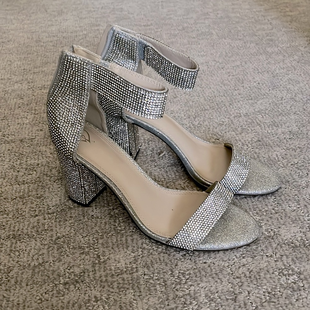 Windsor silver rhinestone chunky heel glitter heels Size 8.5